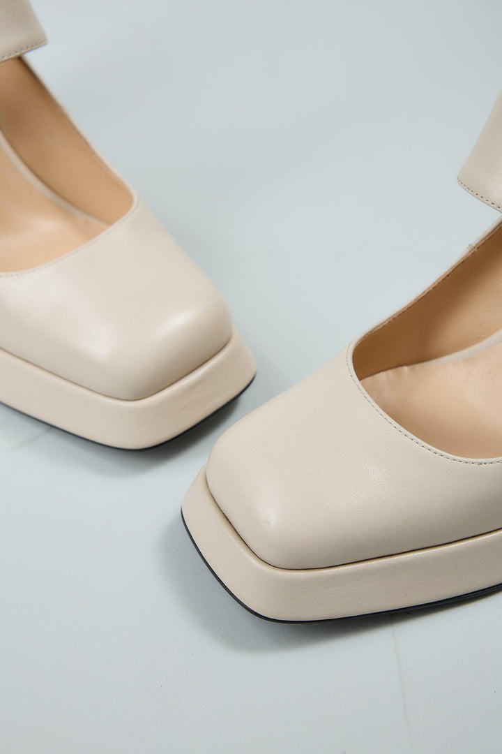 Beige Claudia