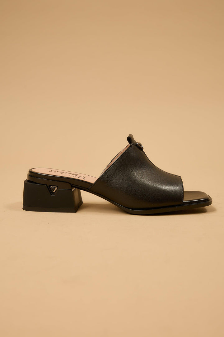 Black Klara