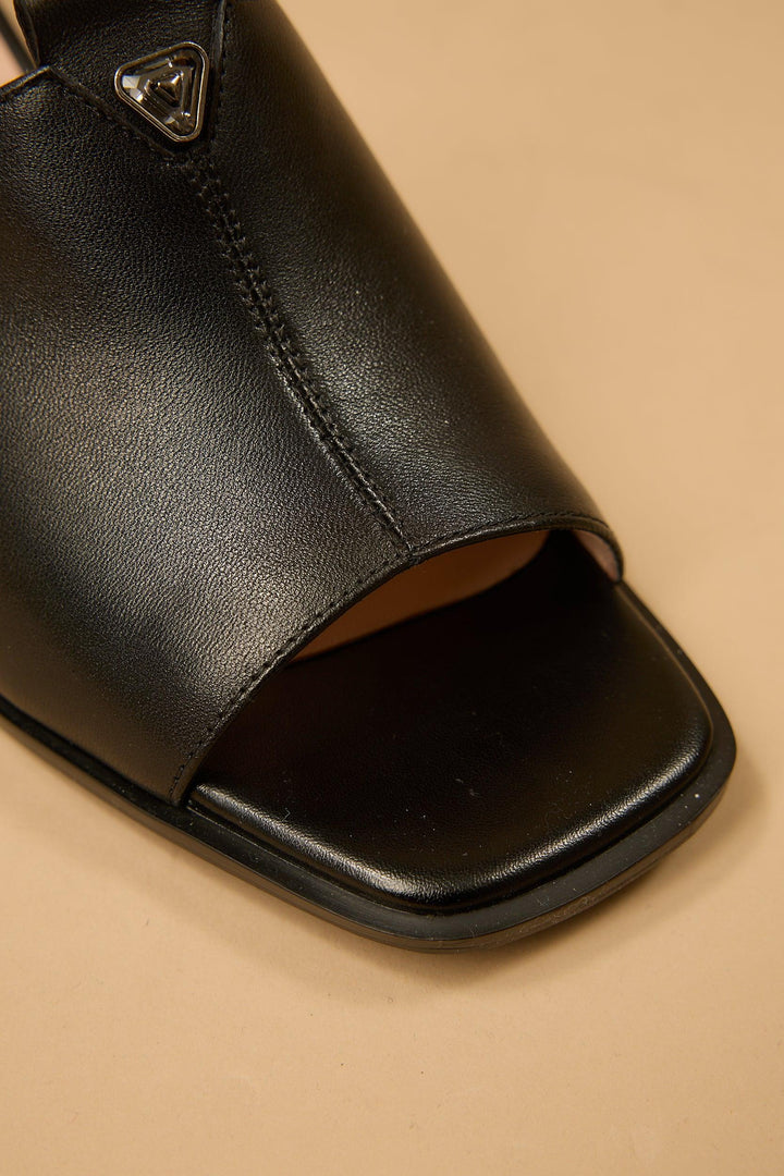 Black Klara